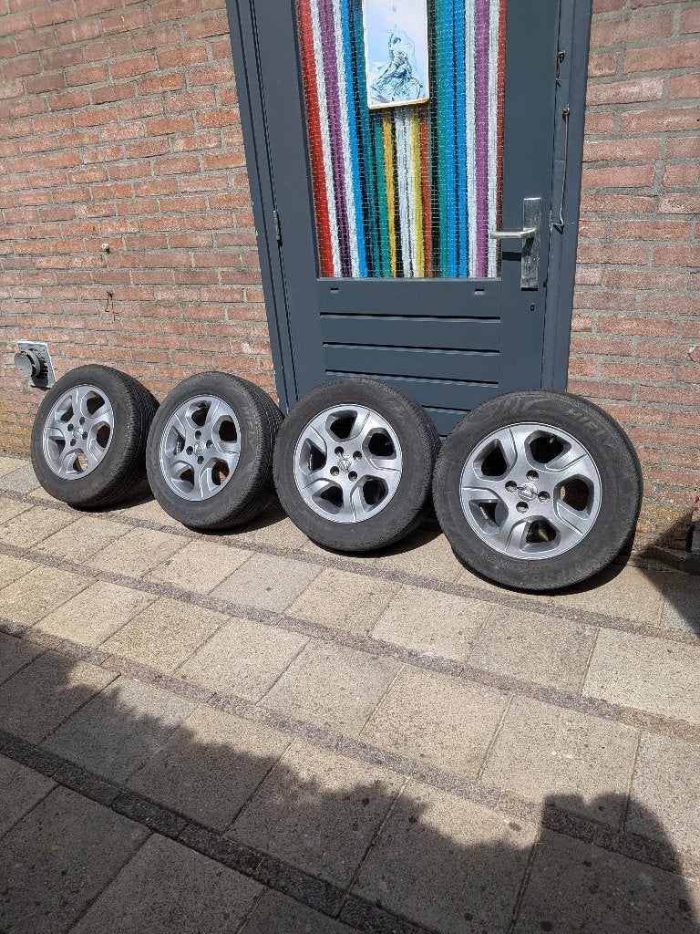 Originele Dacia  Logan Velgen Met Zomerbanden, Ophalen, 15 inch, Velg(en), 185 mm