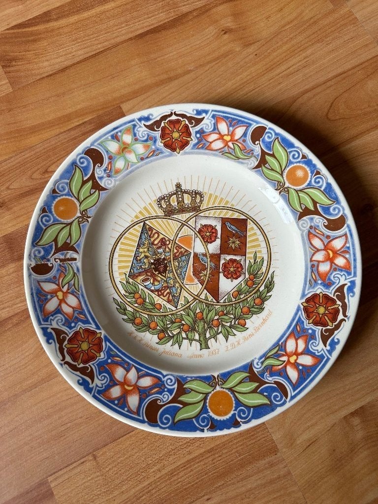 Herdenkingsbord huwelijk Juliana  en Bernhard, Verzamelen, Ophalen of Verzenden, Zo goed als nieuw, Nederland, Servies