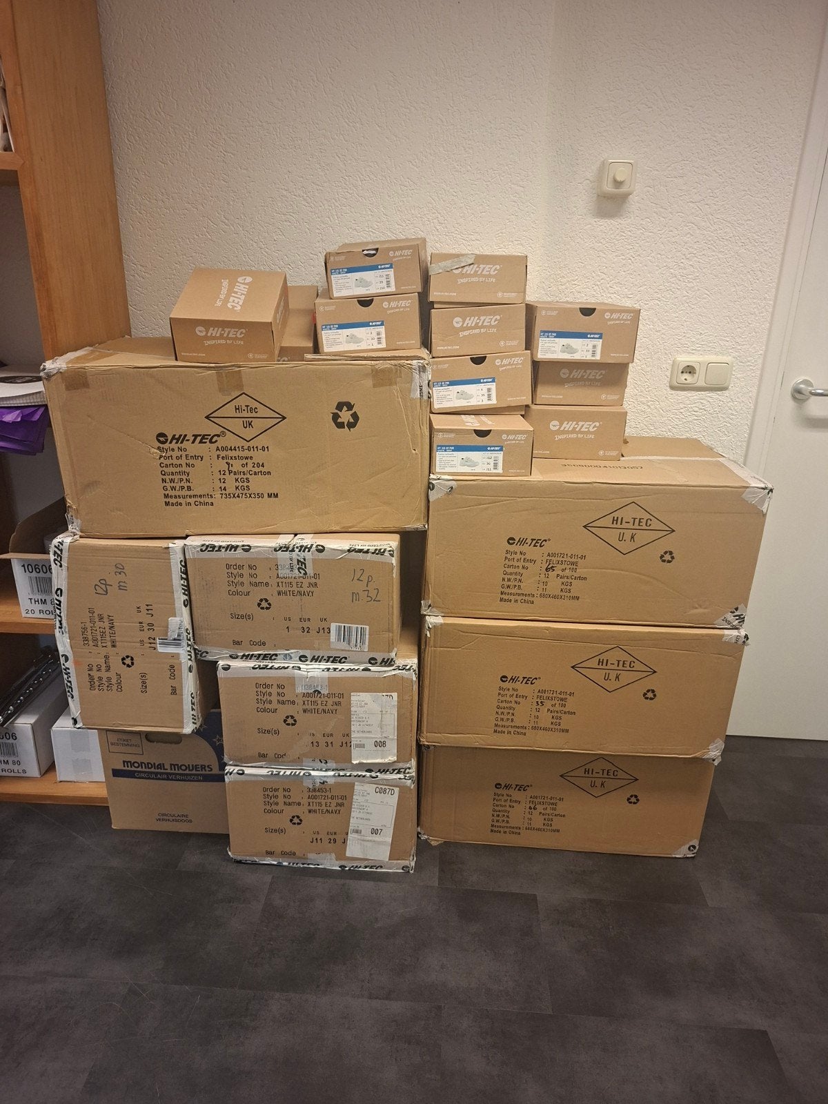 Partij Hi-tec Kinder Sneaker Nieuw in Doos | CIRCA 95 paar, Kinderen en Baby's, Kinderkleding | Schoenen en Sokken, Hi-tec, -