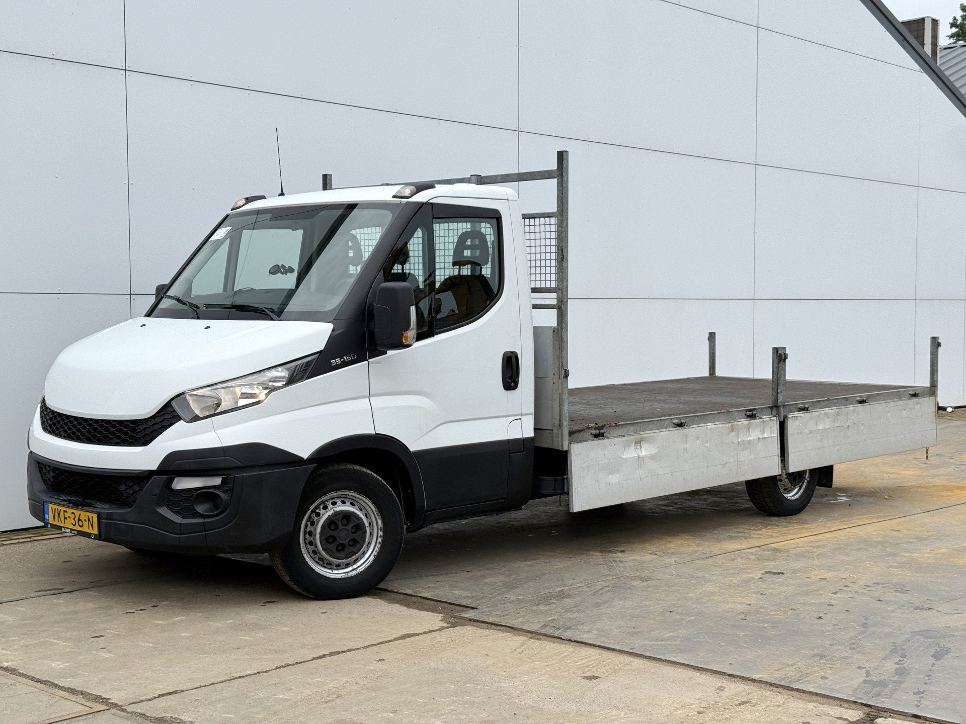Iveco Daily 35S15 3.0 L4 Open laadbak Cruise control Luchtge, Euro 5, Gebruikt, Zwart, 4 cilinders