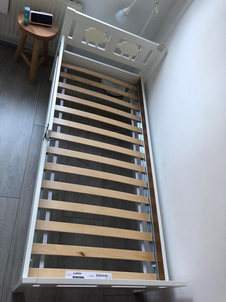Complete peuterbed met matras en beschermhoes, Eenpersoons, Zo goed als nieuw, Hout, 140 cm