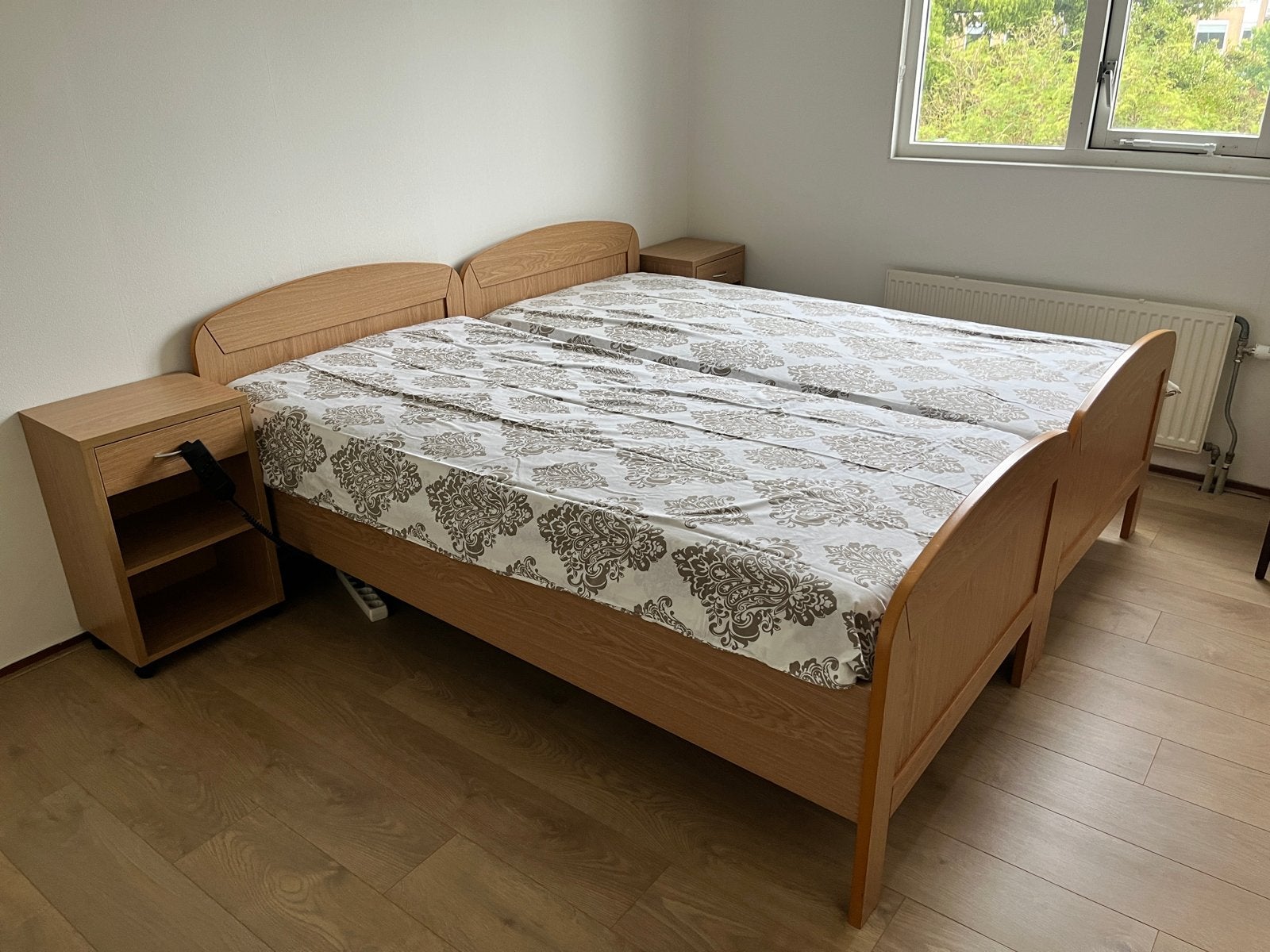 Verstelbaar tweepersoonsbed met nachtkastjes, Ophalen, Overige kleuren, Tweepersoons, 180 cm