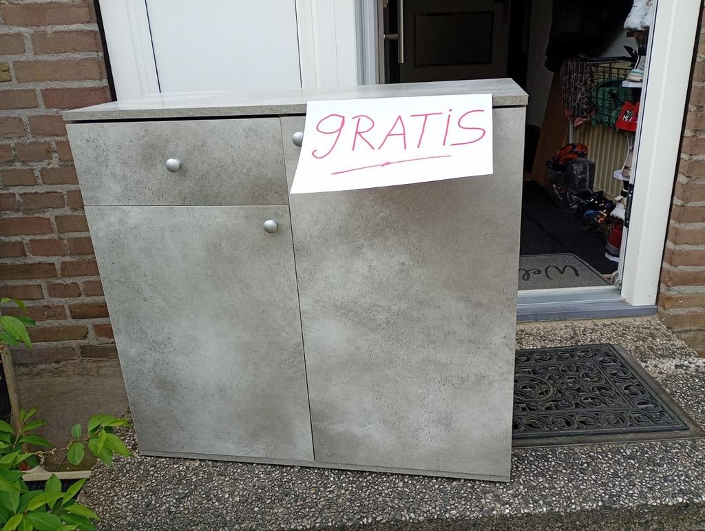 GRATIS kastje 80cm breed...75cm hoog...36cm diep, Huis en Inrichting, Kasten | Overige, Ophalen, Gebruikt