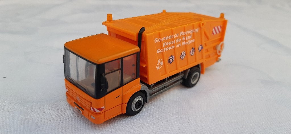 MERCEDES ACTROS VUILNISWAGEN SCHUCO, Hobby en Vrije tijd, Modelauto's | Overige schalen, Ophalen of Verzenden, Zo goed als nieuw