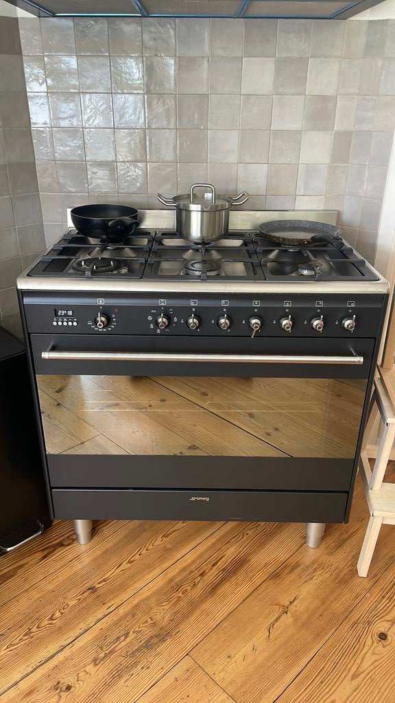 Smeg 6 pits gasfornuis incl ovenfunctie, Witgoed en Apparatuur, Fornuizen, Ophalen, 60 cm of meer, Zo goed als nieuw, Gas