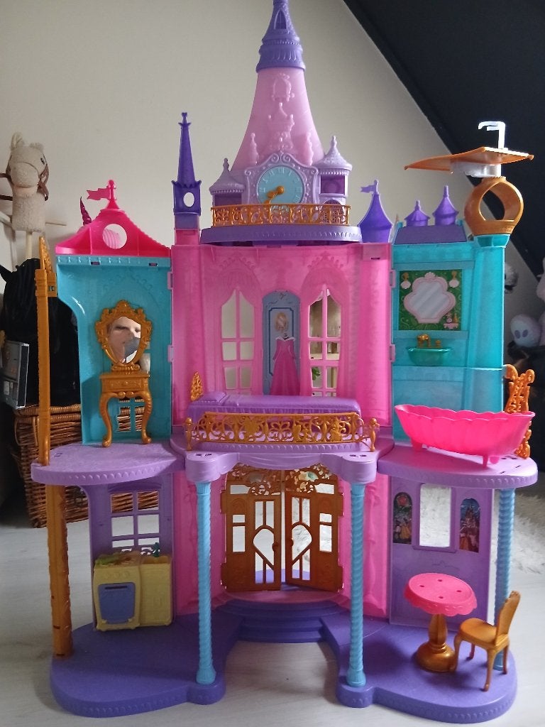 Disney barbie prinsessen kasteel, Ophalen, Zo goed als nieuw, Poppenhuispop