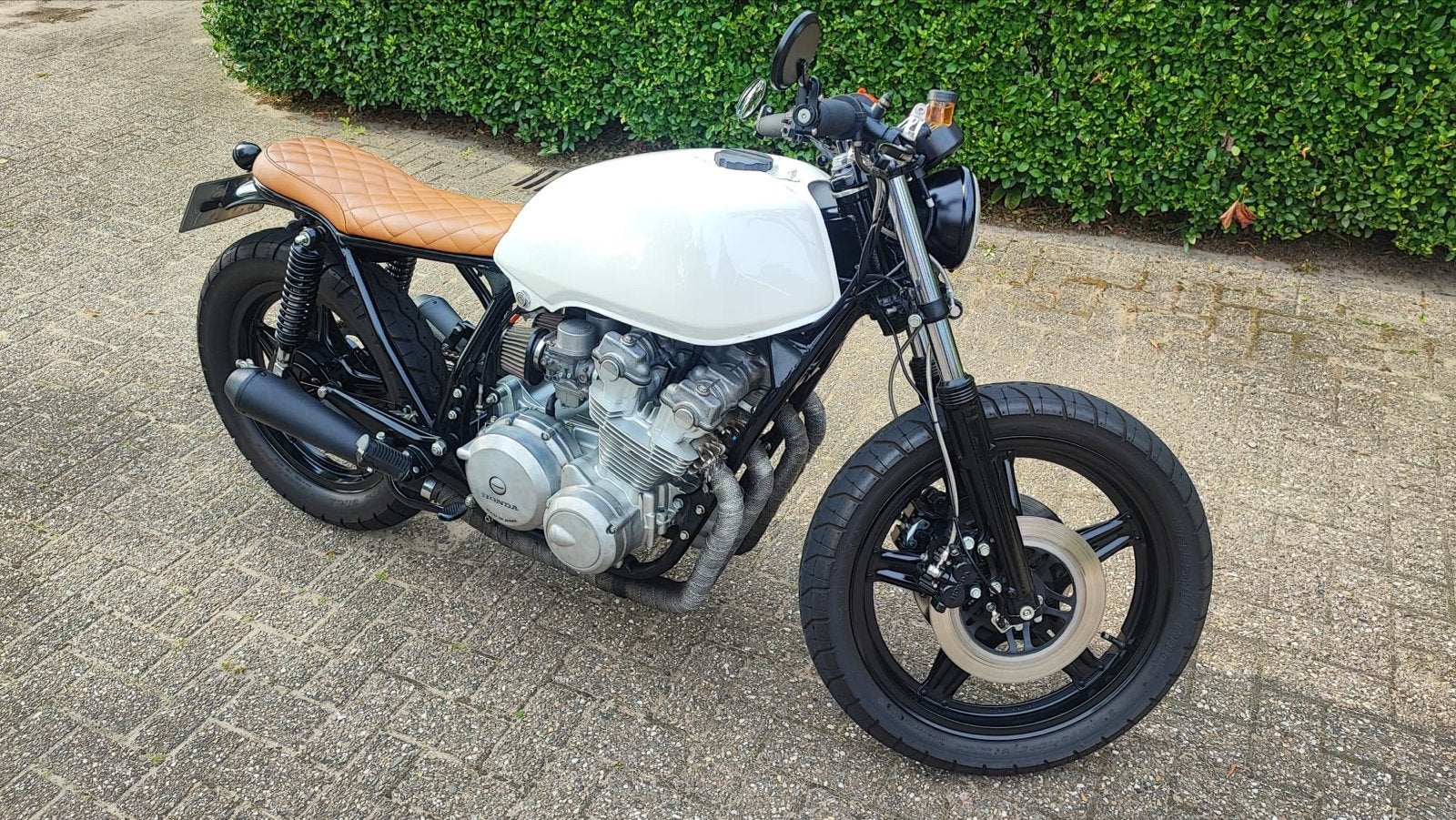 Honda CB750 Cafe Racer - Belastingvrij - Parelmoer Wit, Sportuitlaat, 4 cilinders, Motorrijbewijs A, Gebruikt