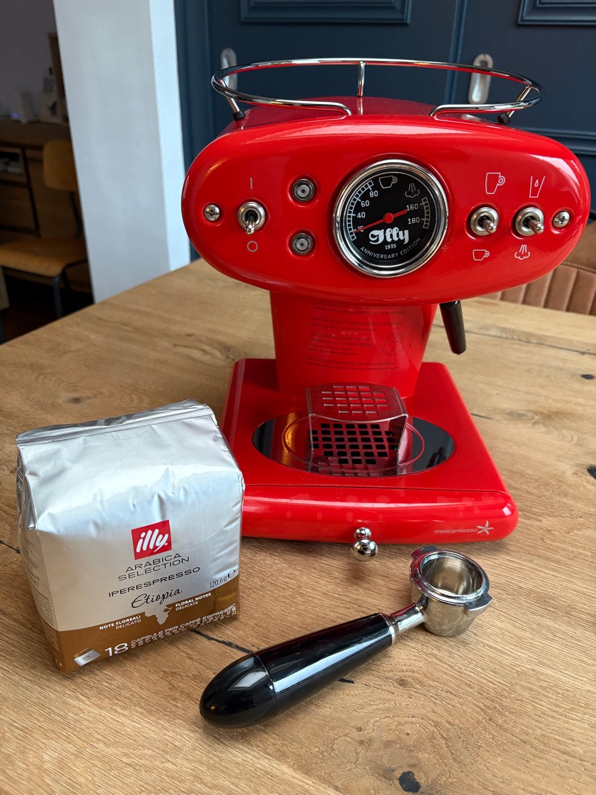 Illy X1 Anniversary Iperespresso Espressomachine Rood, Gebruikt, Espresso apparaat, Ophalen of Verzenden, 1 kopje