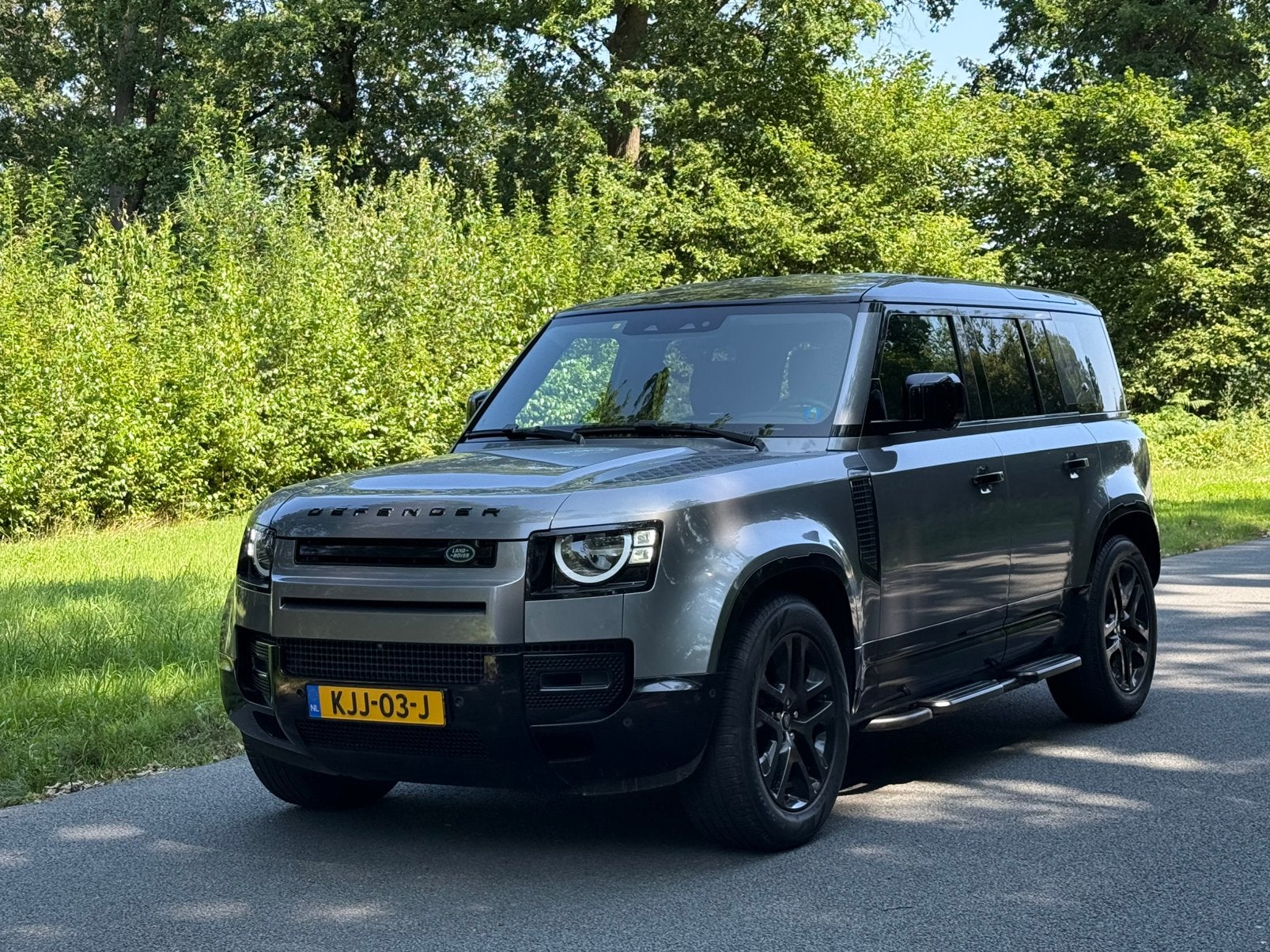Land Rover Defender P400 400pk 6 Cyl. MHEV, AWD 6/'20 Grijs, Auto's, Land Rover, Automaat, Zwart, 2996 cc, Defender