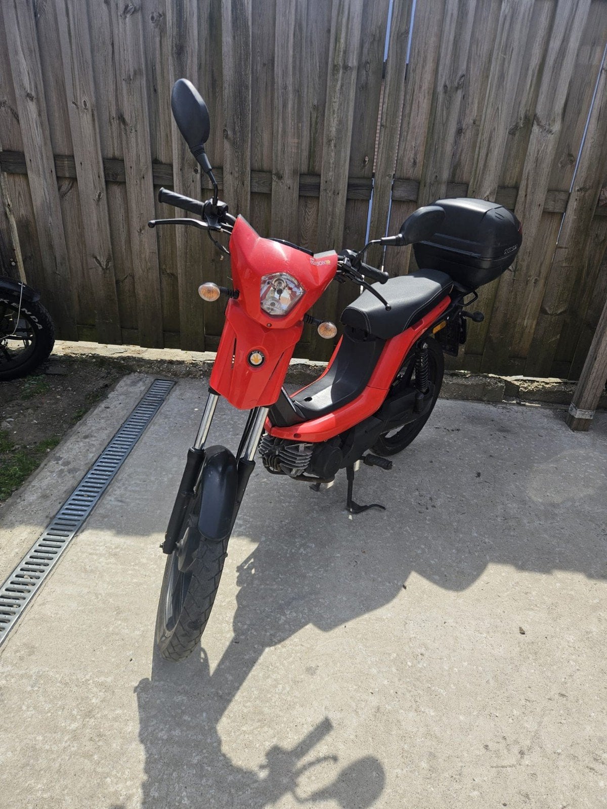 Bye Bike brommer rood, Fietsen en Brommers, Zo goed als nieuw, 50 cc, Ophalen, Overige merken