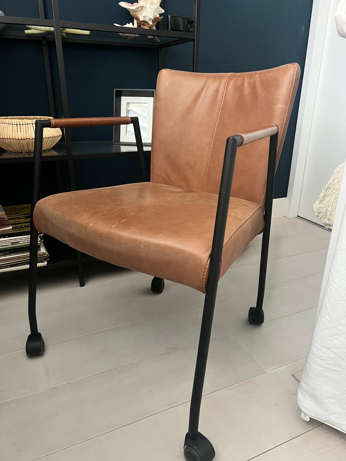 6 Eetkamerstoelen. Zwart metaal en bruin leer, Ophalen, Minder dan 50 cm, Minder dan 75 cm, Leer