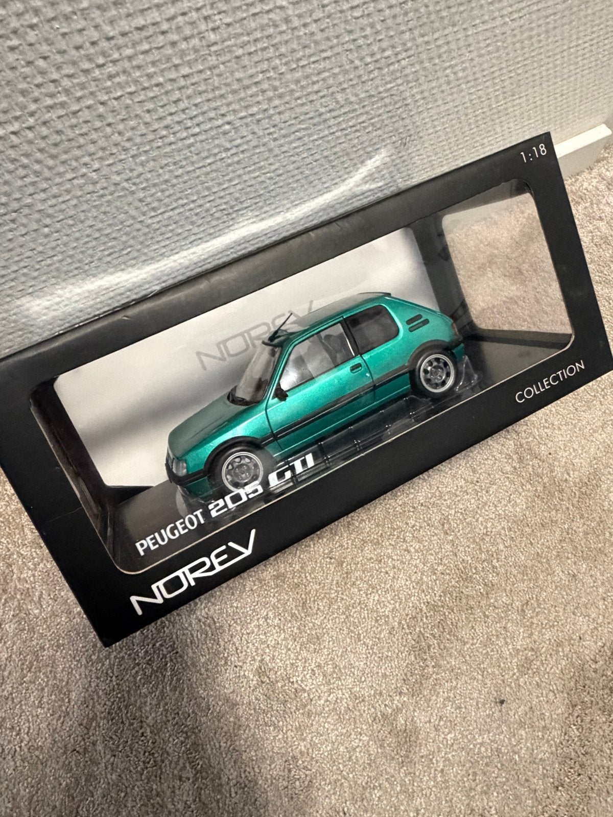 Norev Peugeot 205 GTI 1:18 in speciale groene kleur, Hobby en Vrije tijd, Ophalen, Nieuw, Auto, Norev