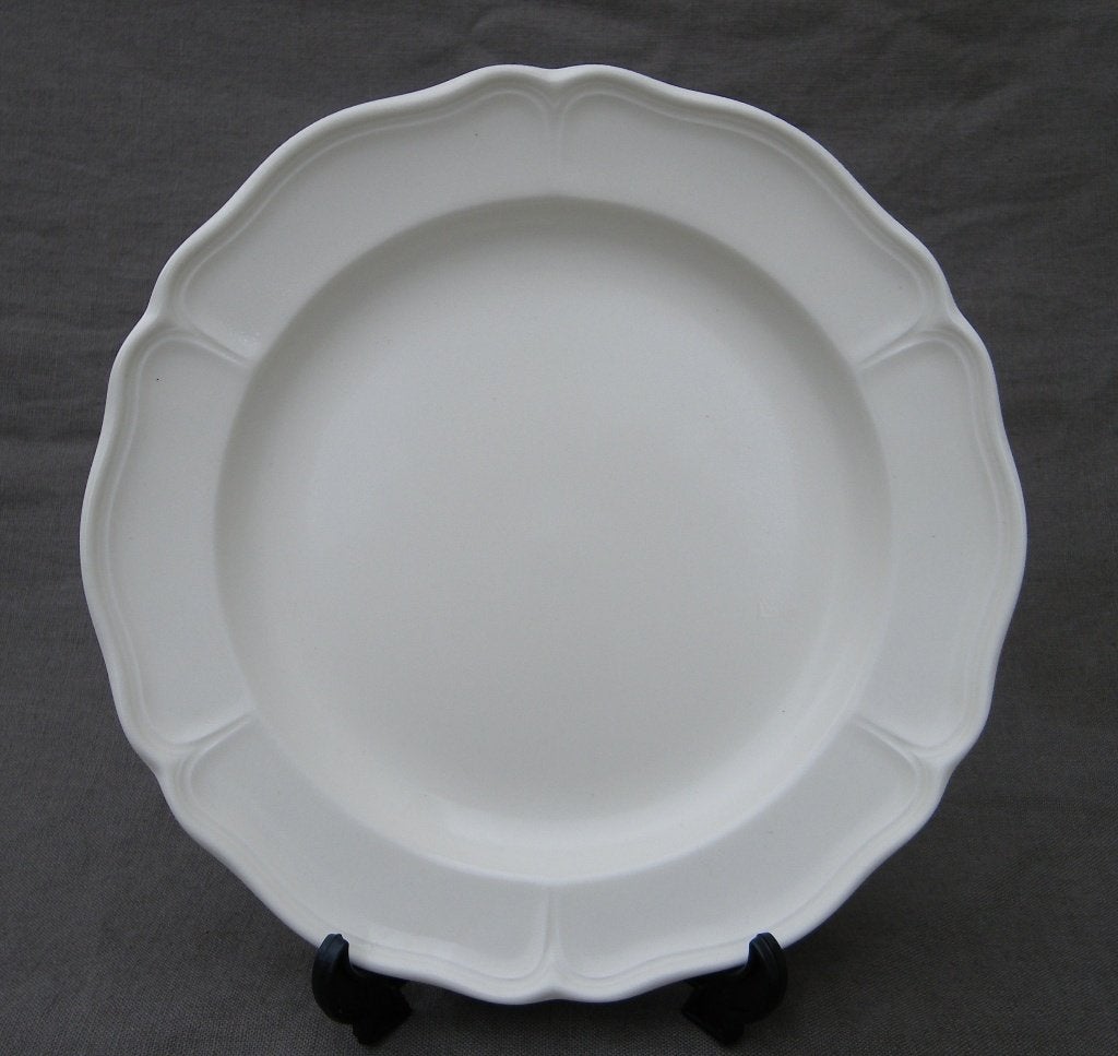 Wedgwood QUEENS PLAIN  Onder/gebaksbord Ø 32 cm, Huis en Inrichting, Klassiek, Ophalen of Verzenden, Zo goed als nieuw, Bord(en)