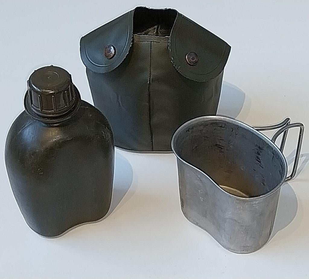 Originele Militaire Veldfles, RVS Drinkbeker en Beschermhoes, Ophalen of Verzenden, Landmacht, Nederland, Overige typen
