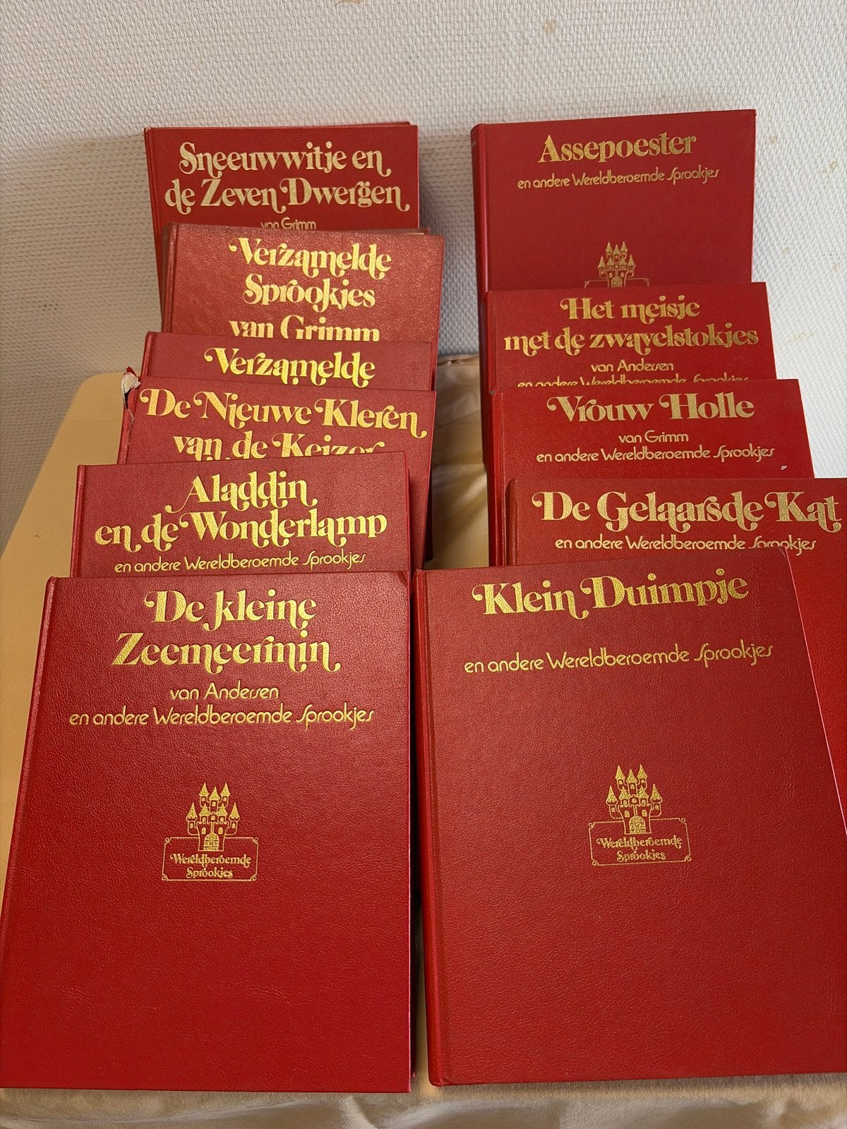 Wereldberoemde Sprookjes Collectie - 12 Rode Boeken, Ophalen, Zo goed als nieuw