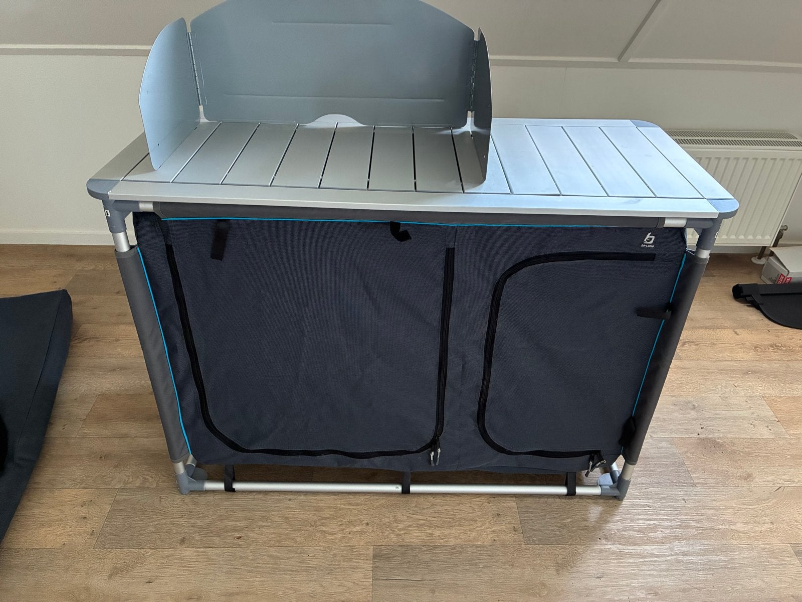 Bo-Camp Campingkeuken met windscherm en opbergruimte, Caravans en Kamperen, Kampeeraccessoires, Ophalen of Verzenden, Zo goed als nieuw