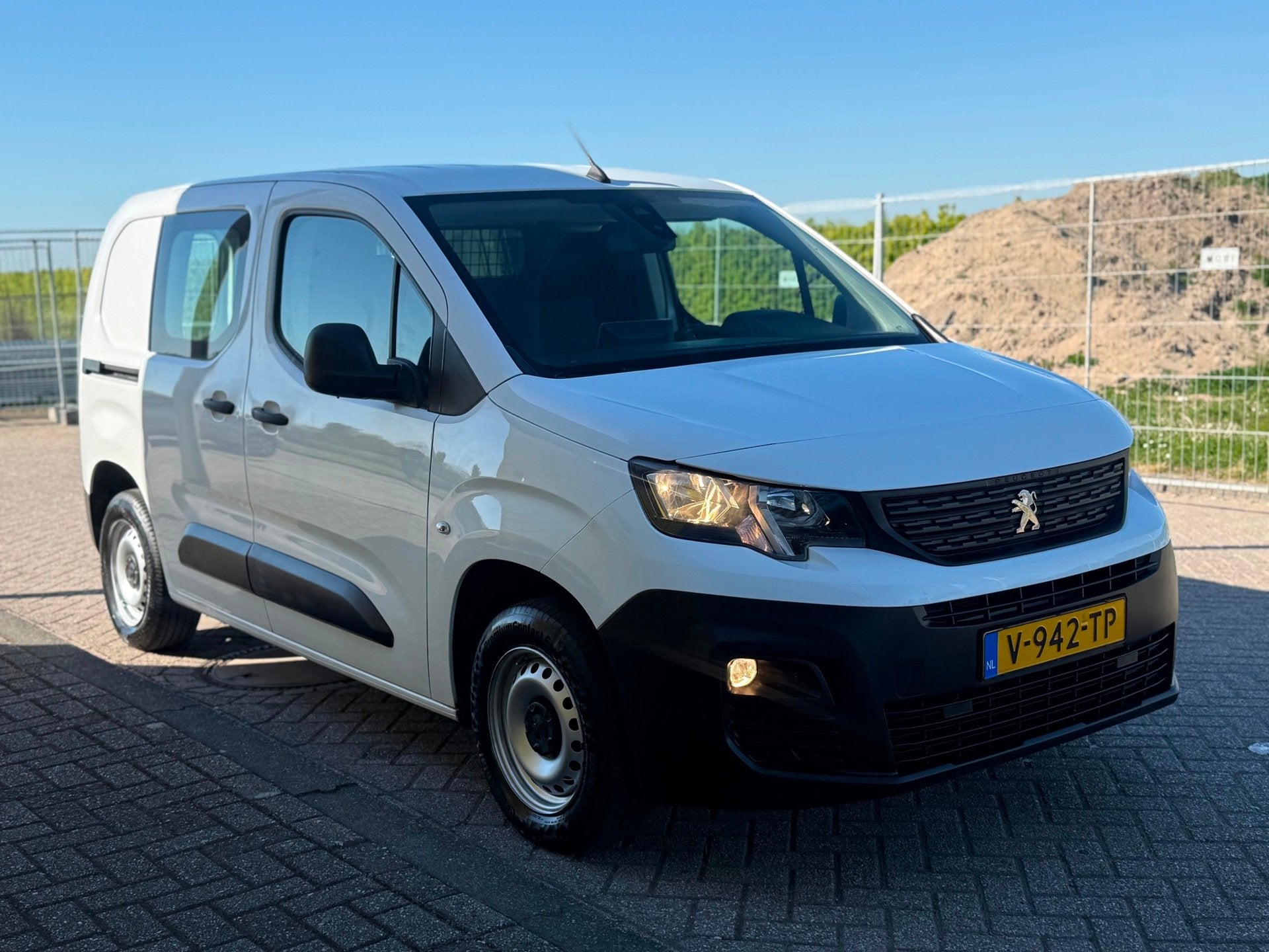 Peugeot Partner 1.6 BlueHDI Premium AIRCO Navigatie PDC schu, Auto's, Voorwielaandrijving, Stof, Euro 6, 4 cilinders