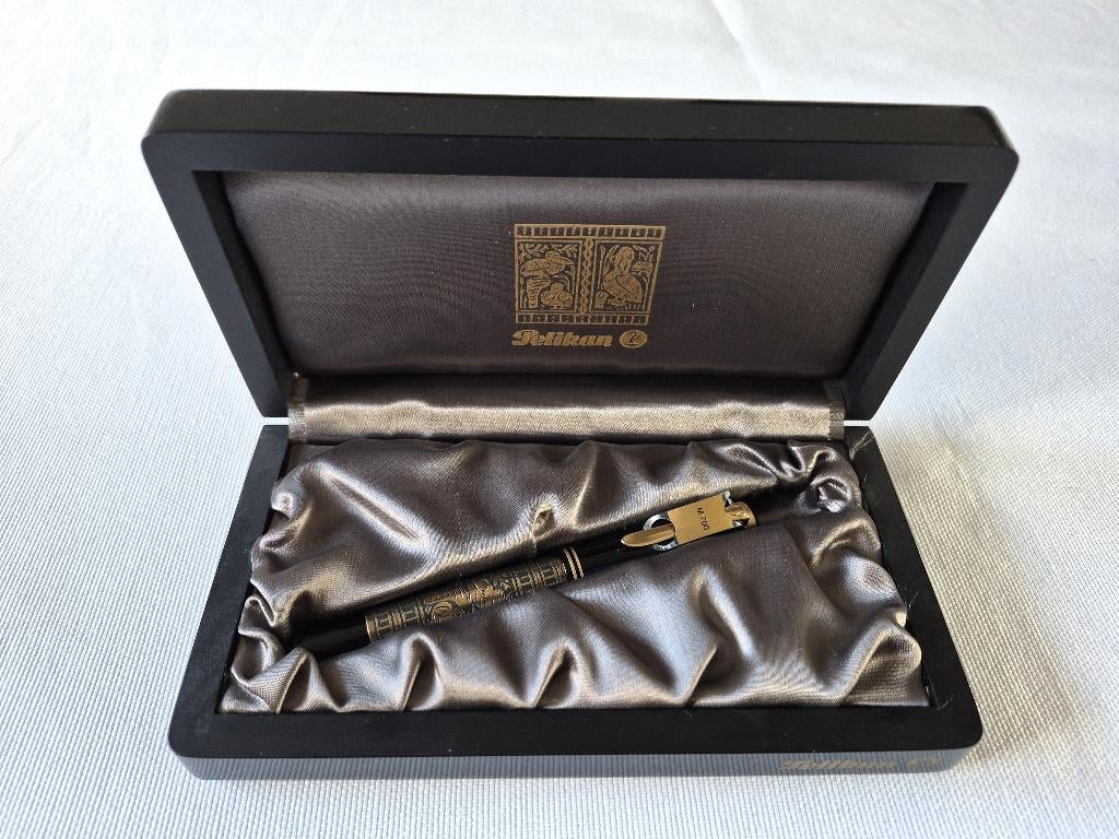 Pelikan M700 Toledo (Old Style) 18C/750 Two-Tone F-Nib, Overige merken, Nieuw, Met doosje, Ophalen of Verzenden