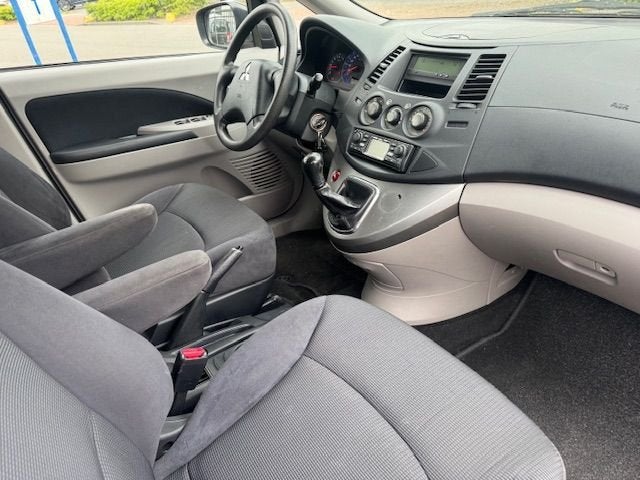 Mitsubishi Grandis 2.4-16V Inform 7Persoons Airco,Navigatie, Voorwielaandrijving, Gebruikt, Blauw, 7 stoelen
