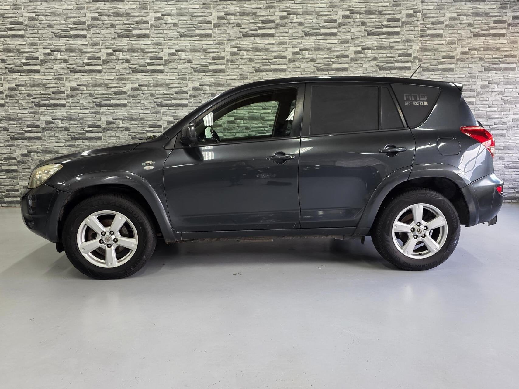 Toyota RAV4 2.2 D4-D D-CAT Executive (BTW auto) Nieuwe APK!, Auto's, Gebruikt, 4 cilinders, 2000 kg, Stoelverwarming