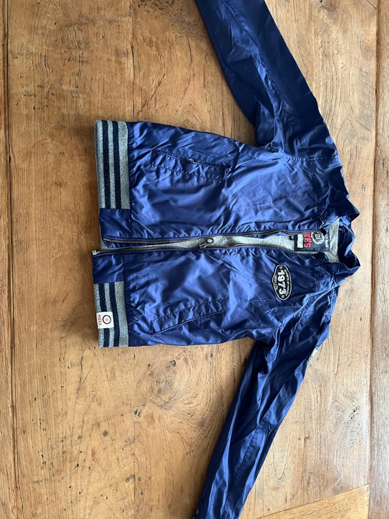 Mees blauwe jas maat 128, Ophalen of Verzenden, Zo goed als nieuw, Jongen, Jas