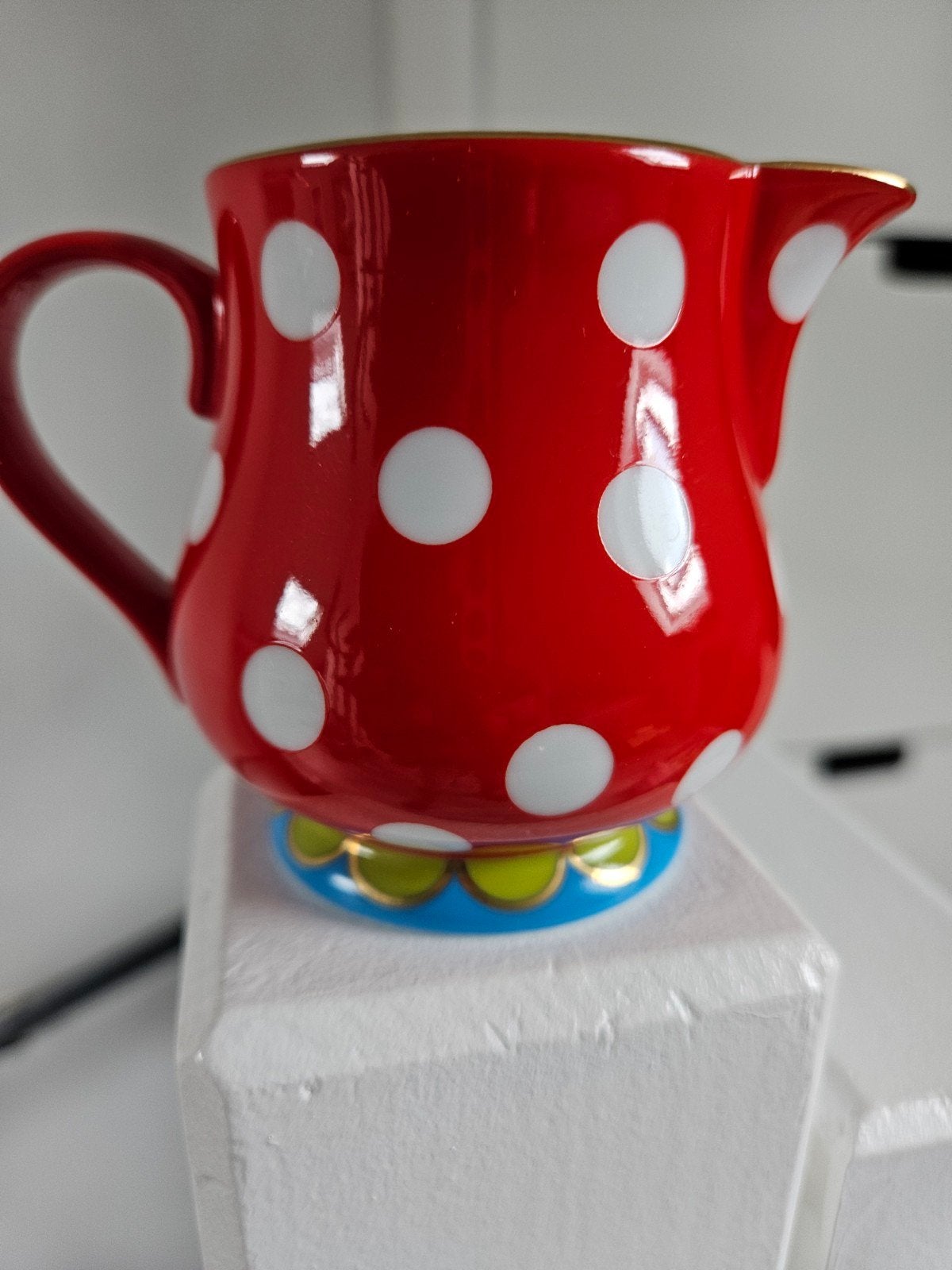 oilily melkkan met witte stippen en gouden rand, Ophalen of Verzenden, Zo goed als nieuw, Overige stijlen, Overige typen