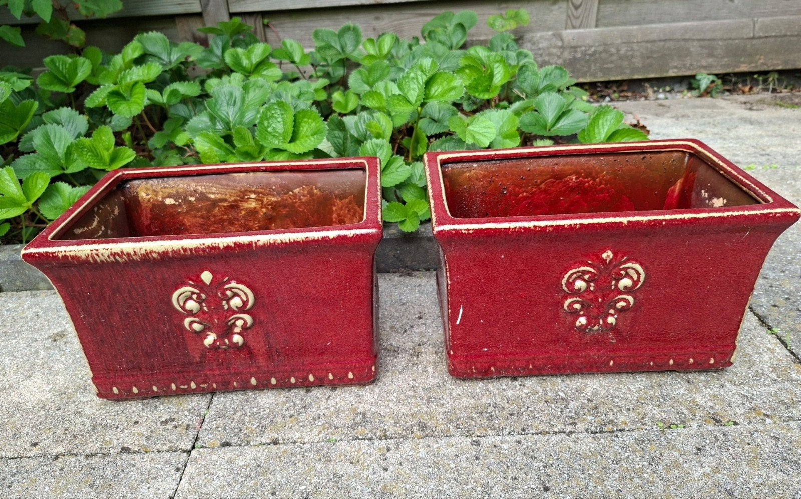 Set van 2 rode bloembakken met decoratie, Tuin en Terras, Ophalen, Steen, Minder dan 30 cm, Minder dan 60 cm