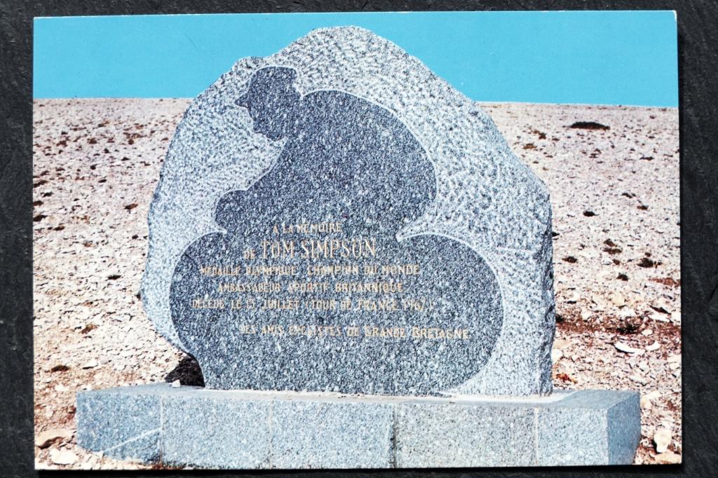 Gedenksteen wielrenner Tom Simpson Mont-Ventoux, Verzenden, 1960 tot 1980, Ongelopen, Sport en Spel