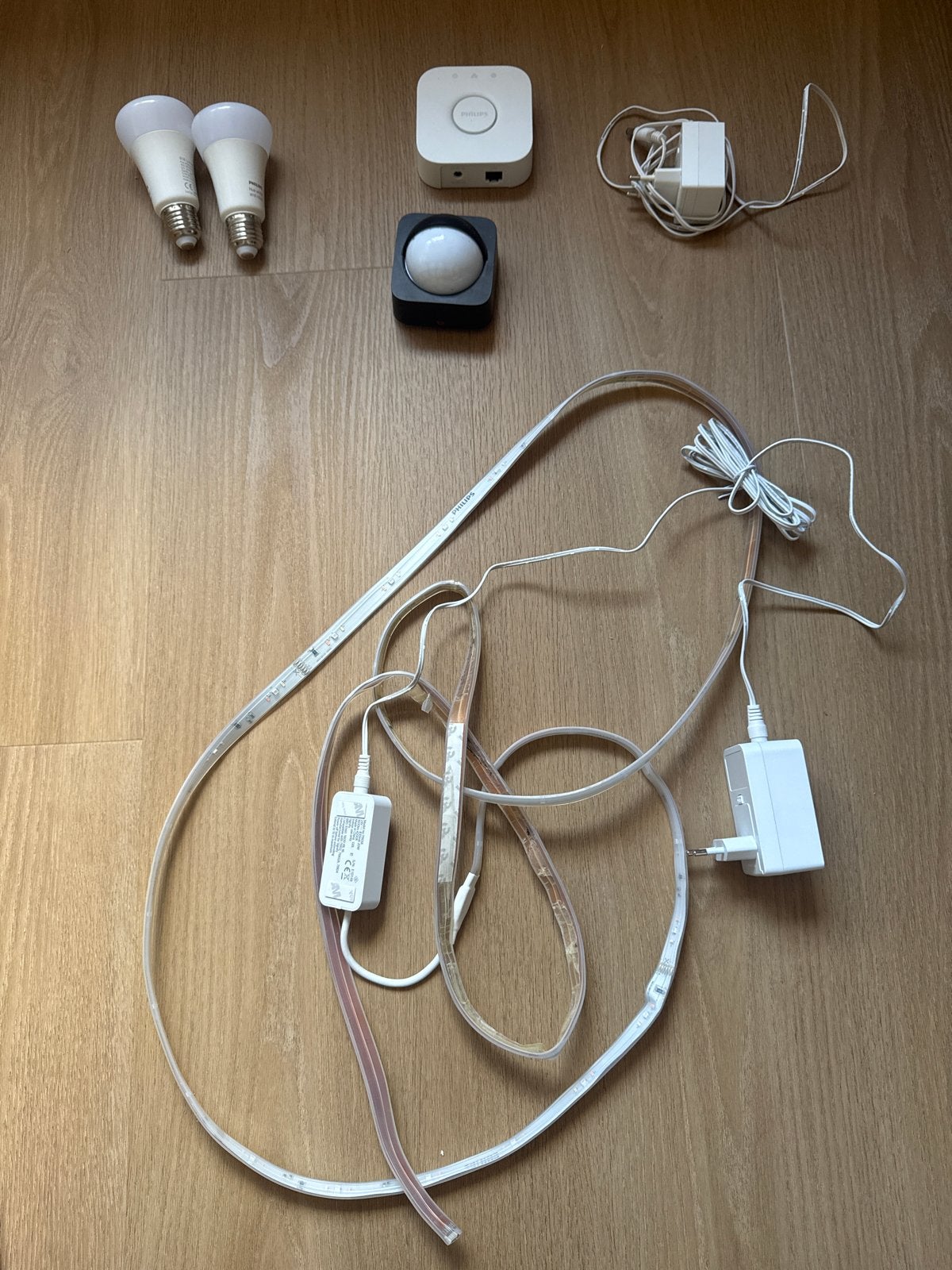 Philips Hue Starterset: 2 lampen, Bridge, Bewegingssensor, L, Huis en Inrichting, Lampen | Overige, Wit, Gebruikt, Kunststof, Philips Hue