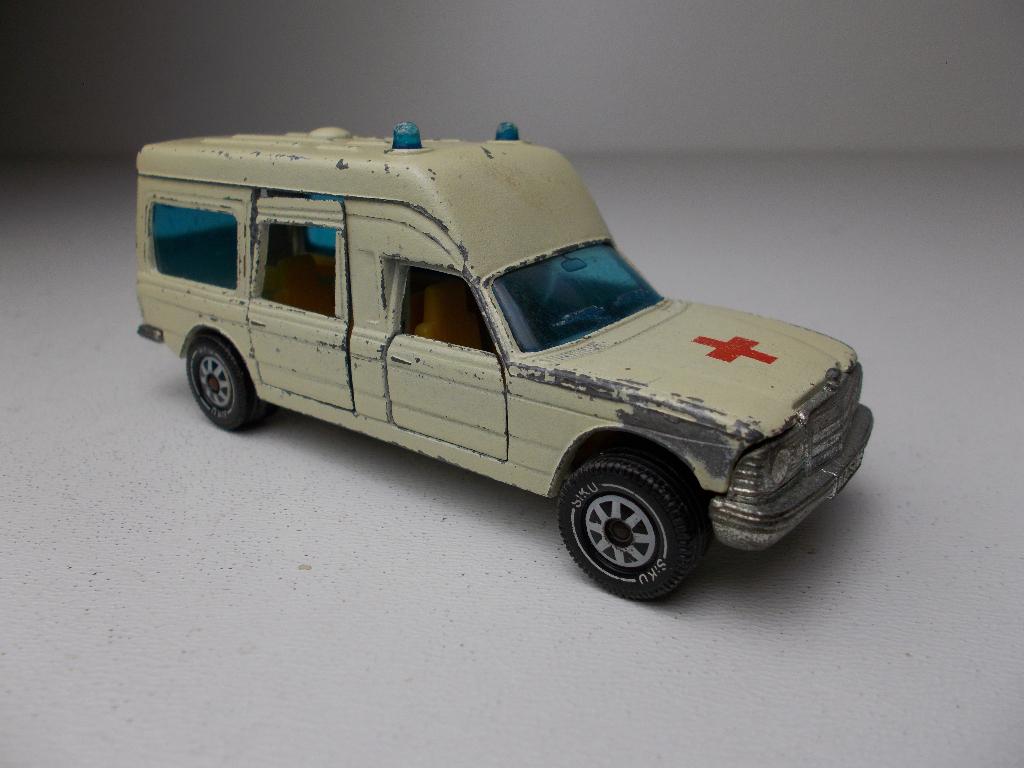 1981 SIKU 1813 MERCEDES BINZ KRANKENWAGEN. (-B-), Ophalen of Verzenden, Zo goed als nieuw, Auto, SIKU