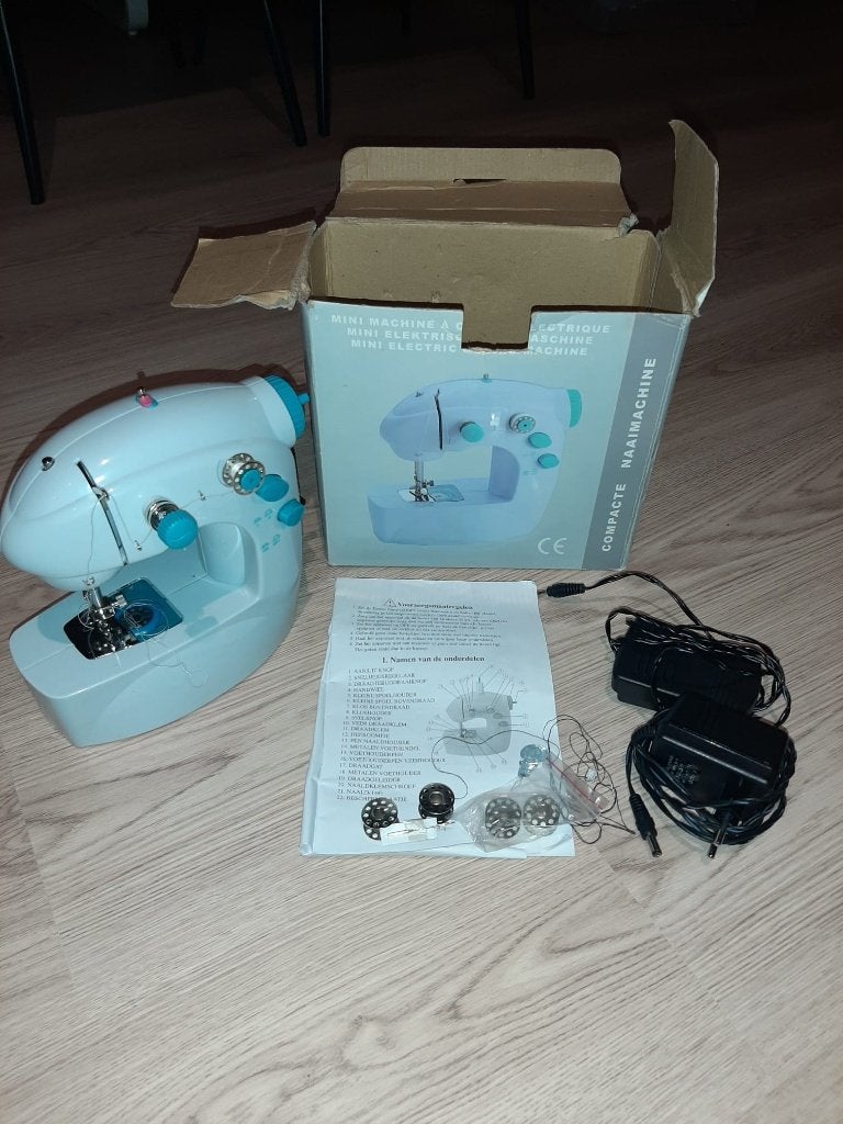 Mini naaimachine, Hobby en Vrije tijd, Ophalen of Verzenden, Gebruikt, Naaimachine, Overige merken