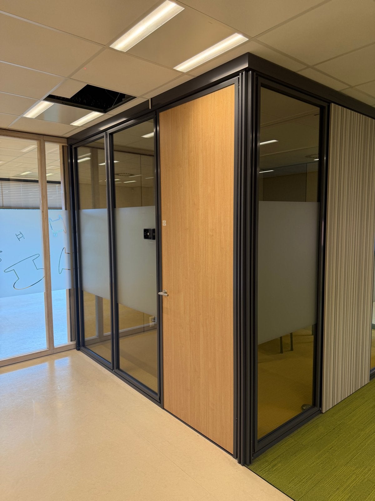 Demontabele Modulaire Kantoor/Vergaderunit met Glazen Wanden, Vergader- of Presentatieruimte, Ophalen, Gebruikt, Overige typen