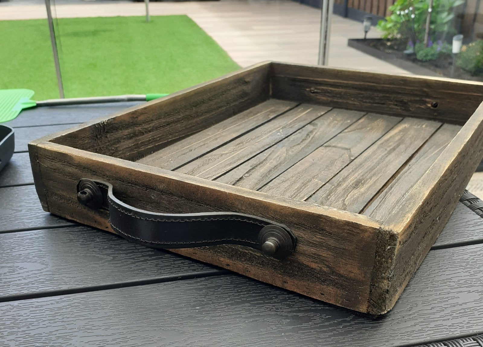 Donkerhouten dienblad met leren handvaten, Huis en Inrichting, Woonaccessoires | Dienbladen, Ophalen, Rechthoekig, Hout