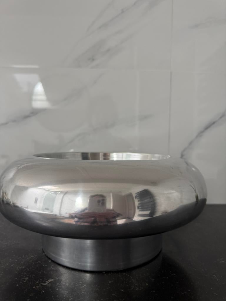 Moderne aluminium schaal rond op voet merk Bob, Ophalen, Overige materialen, Gebruikt, Schaal