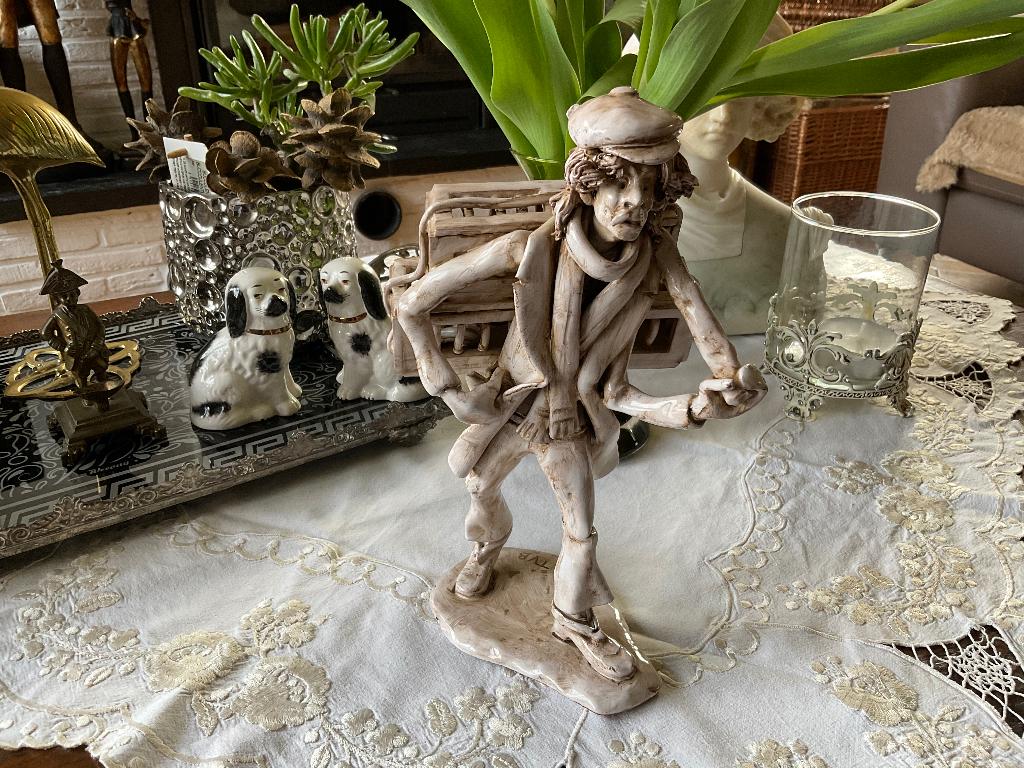 Keramiek beeld Duivenmelker, Ophalen of Verzenden