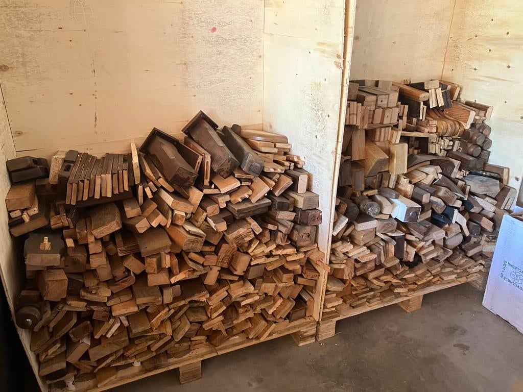 Kuub Haardhout Afvalhout Restanten Meubelhout Allesbrander, Tuin en Terras, Haardhout, Minder dan 3 m³, Ophalen, Eikenhout, Blokken