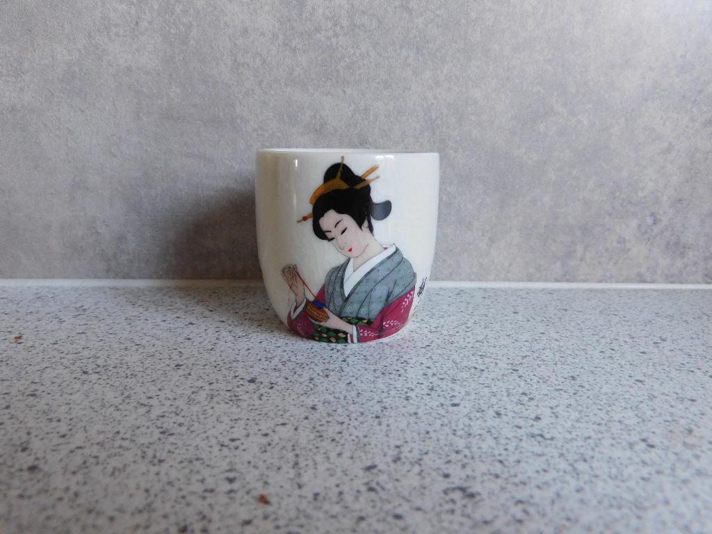 Sake kopje 60 ml. Japans Geisha Kimono Grijs Rode Sjaal, Ophalen of Verzenden