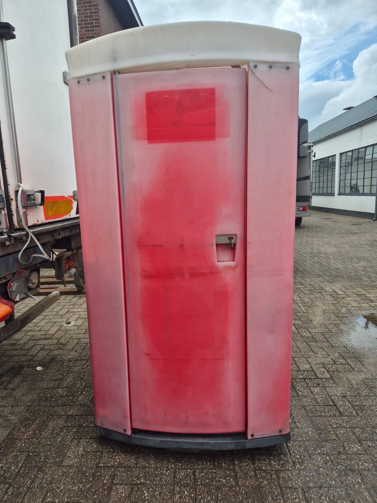 Mobiel toilet PENTAS  NL met urinoir en wasbak circa 100 st, Ophalen, Zo goed als nieuw