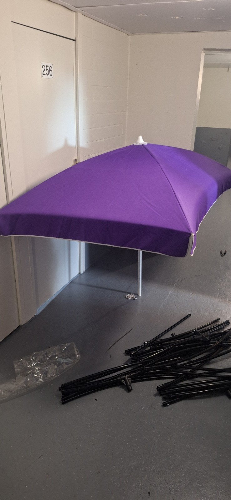 Paarse parasol - Vierkant model, Tuin en Terras, Parasols, Nieuw, Parasolvoet, Minder dan 1 meter, Ophalen of Verzenden