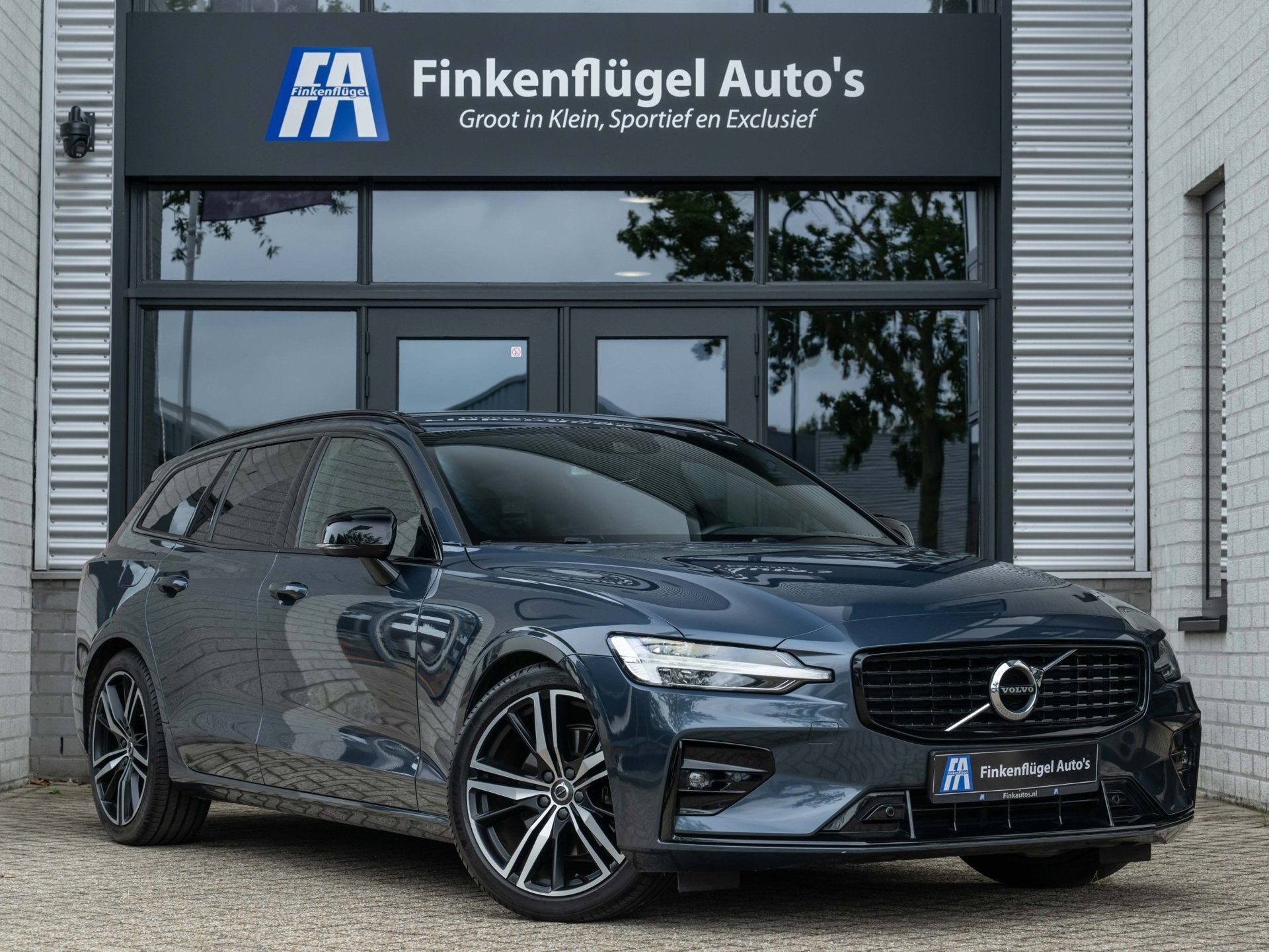 Volvo V60 2.0 B3 R-Design |Memory |Adapt Cruise |Camera |Bli, Dealer onderhouden, Gebruikt, Zwart, 4 cilinders