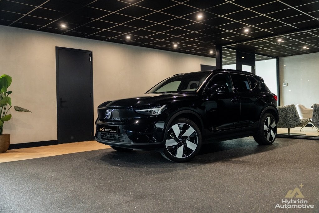 Volvo XC40 Extended Plus 82 kWh (bj 2023, automaat), Auto's, 12 maanden, Gebruikt, Zwart, Zwart