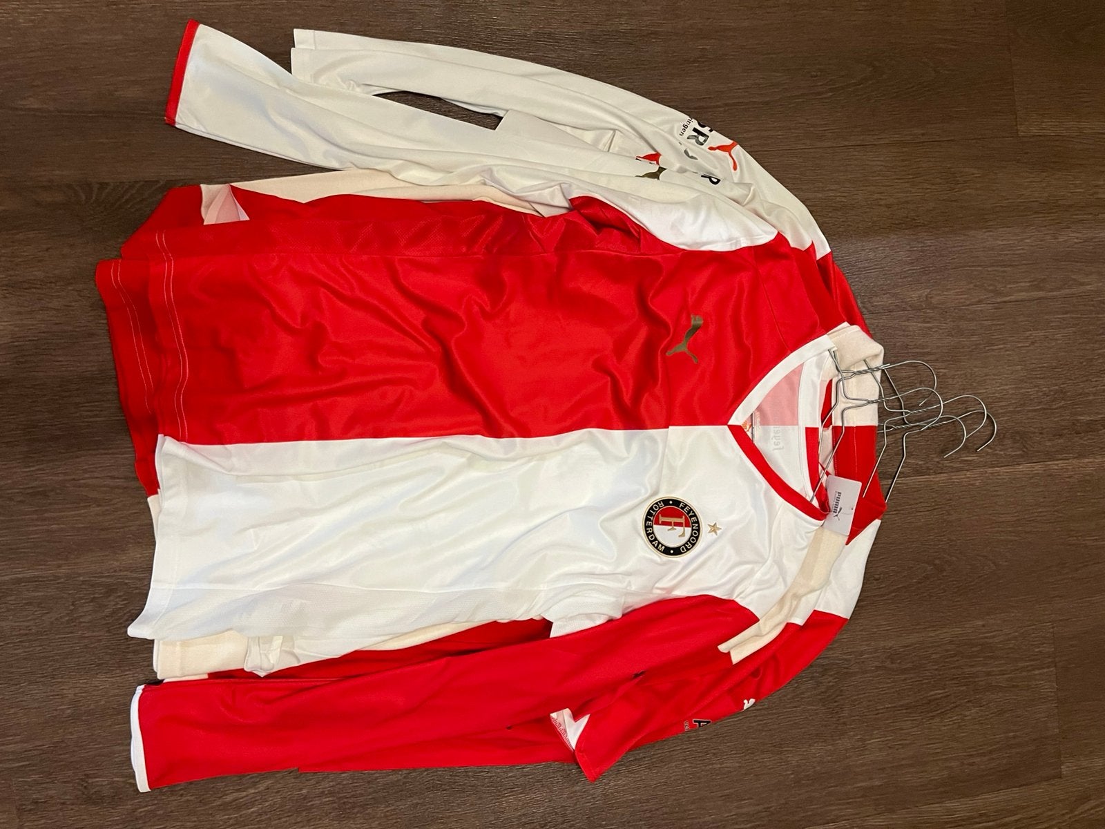 Diverse ‘special edition’ thuisshirts, Verzenden