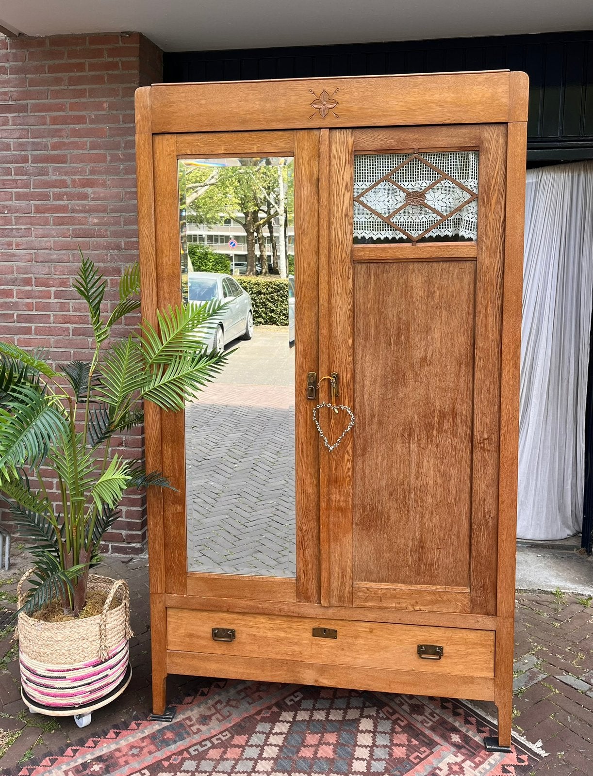 Leuke brocante kledingkast met geslepen spiegel., Zo goed als nieuw, 150 tot 200 cm, 25 tot 50 cm, 50 tot 100 cm