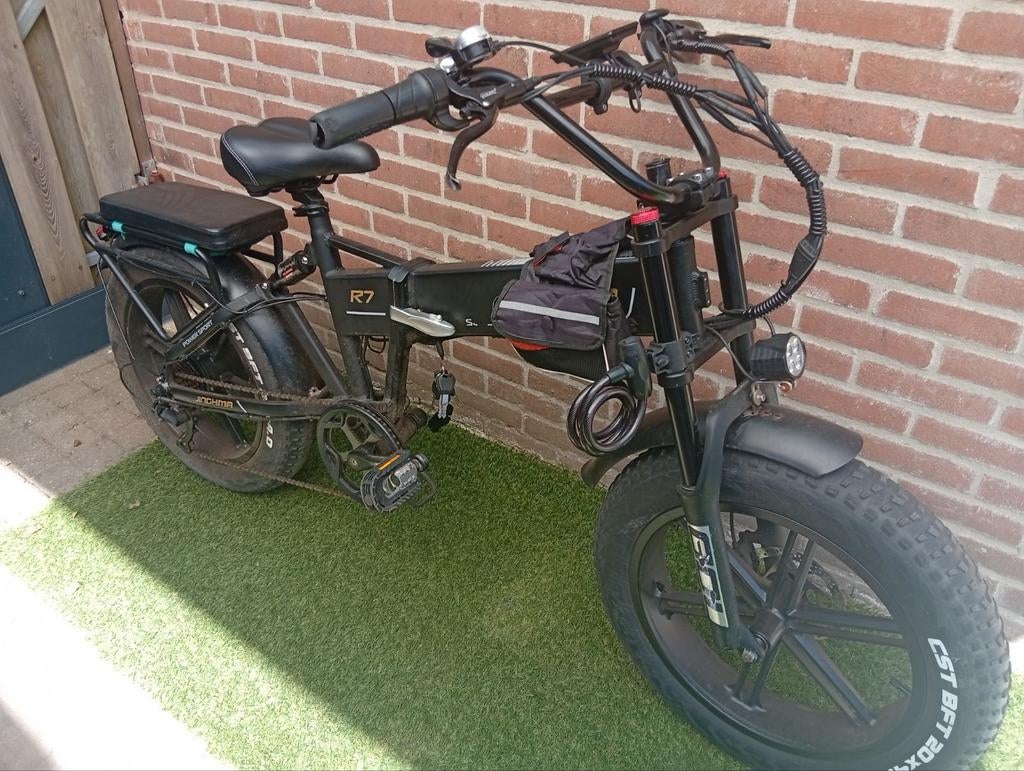 E-bike goed als nieuw met 2 accu, Zo goed als nieuw, 47 tot 51 cm, 30 tot 50 km per accu, Ophalen