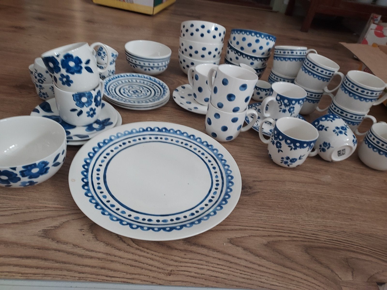 Hema ceramic wit met blauwe versiering, Ophalen of Verzenden, Porselein, Overige stijlen, Overige typen