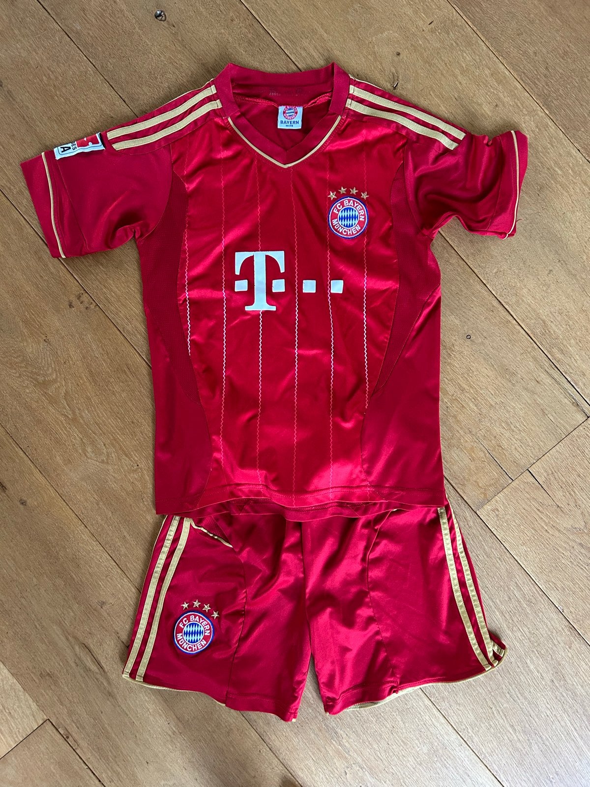 FC Bayern Munchen voetbaltenue - maat 28 (M), Eén persoon