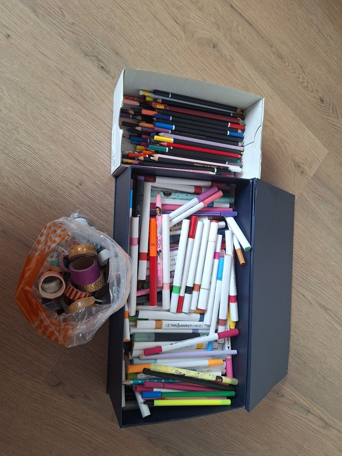 Stiften/kleurpotloden en tapejes, Hobby en Vrije tijd, Knutselen, Ophalen