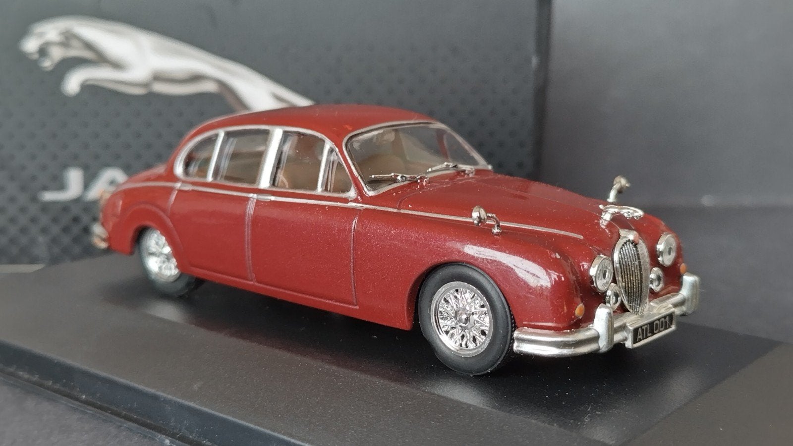 Jaguar Mk2 Saloon Maroon Red 1:43 Atlas Collections Pol, Overige merken, Auto, Verzenden, .
