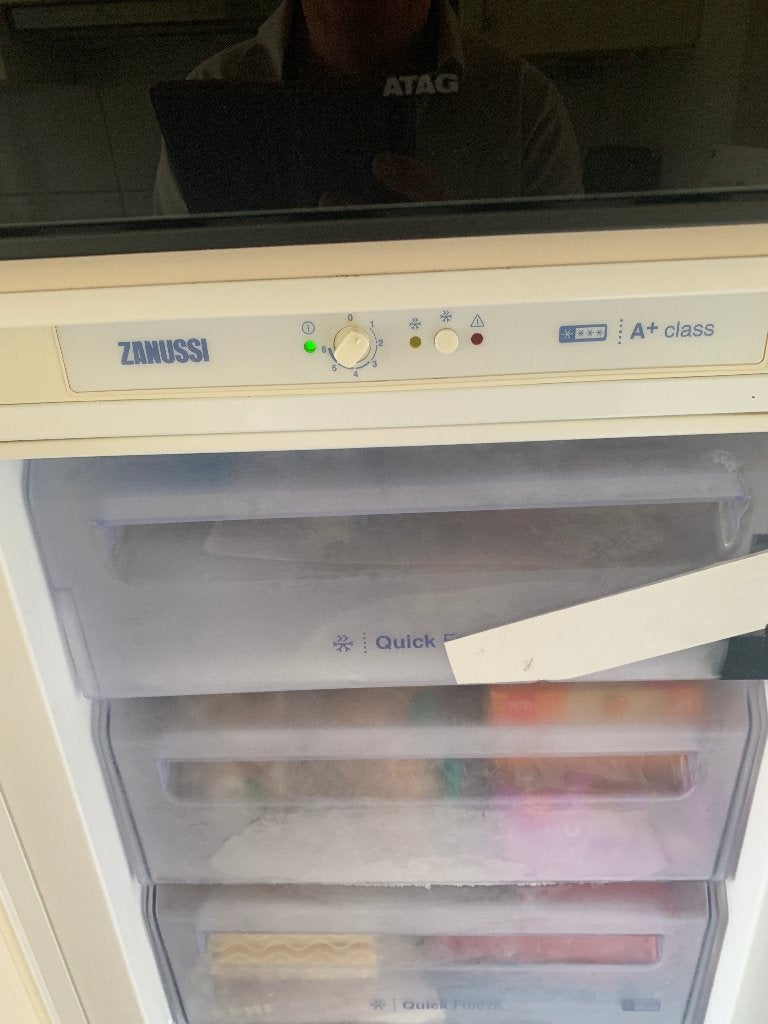 gezocht zanussi inbouw vrieskast , mag defect zijn., Ophalen, Inbouw, Minder dan 60 cm, 160 cm of meer