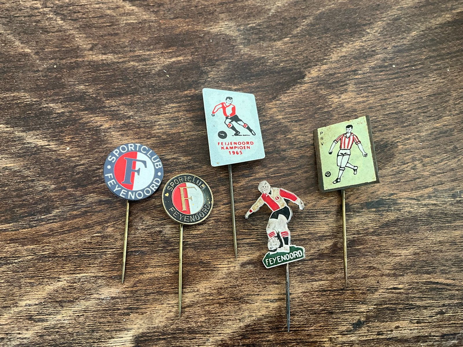 Vintage Feyenoord en PSV Speldjes - Voetbal Memorabilia, Ophalen of Verzenden, Gebruikt, Sport, Speldje of Pin